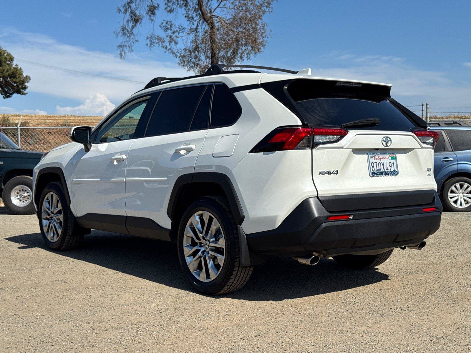 Used 2022 Toyota RAV4 XLE Premium w/ Carpet Mat Package (TMS) AWD/4WD image 11