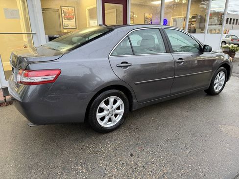 Used 2011 Toyota Camry LE image 21