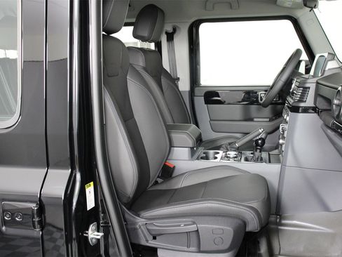 New 2025 INEOS Grenadier Base image 12