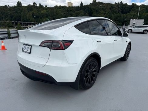 Used 2023 Tesla Model Y Long Range AWD/4WD image 3