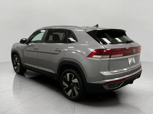 Used 2025 Volkswagen Atlas Cross Sport SE image 9