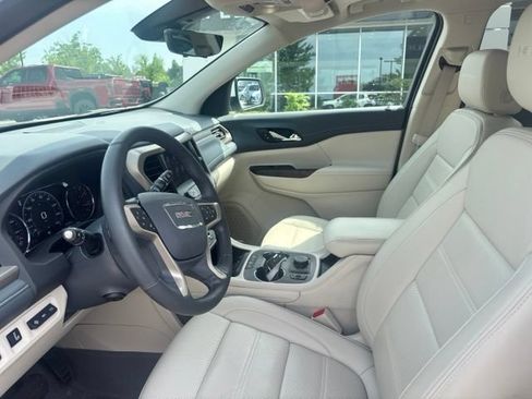 Used 2023 GMC Acadia Denali w/ Denali Ultimate Package AWD/4WD image 11