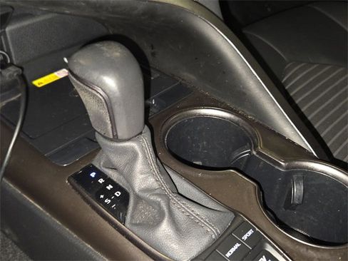 Used 2023 Toyota Camry SE image 19