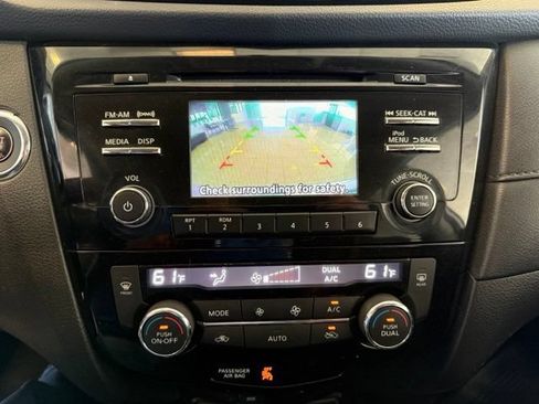 Used 2017 Nissan Rogue SV FWD image 15