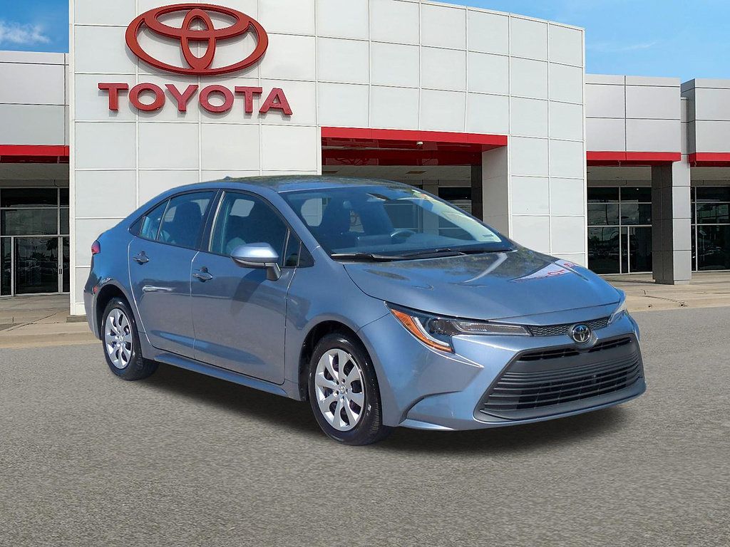 Certified 2025 Toyota Corolla LE FWD image 1