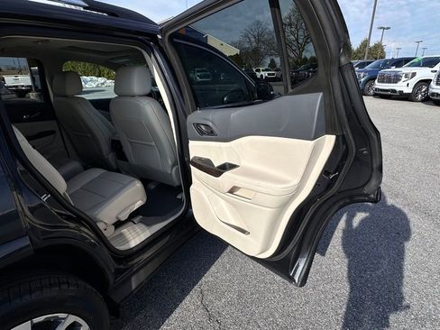Used 2021 GMC Acadia Denali w/ Denali Ultimate Package AWD/4WD image 17