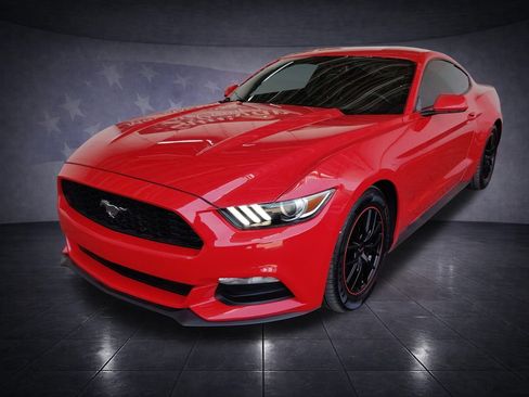 Used 2017 Ford Mustang Coupe RWD image 31