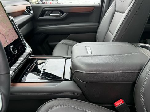 Used 2025 GMC Yukon Denali w/ Denali Reserve Package AWD/4WD image 21