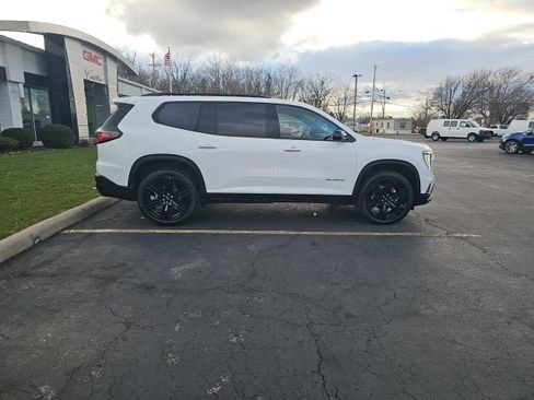 Used 2025 GMC Acadia Elevation w/ Elevation Premium Package image 8