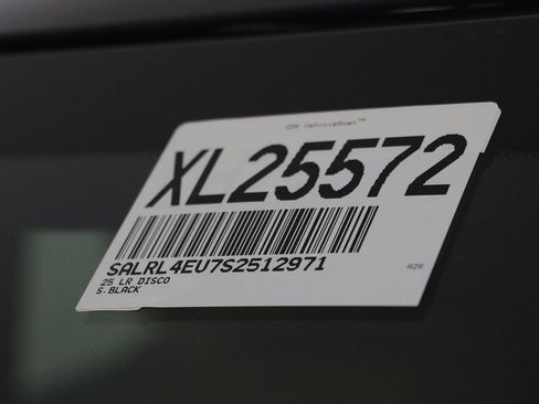 Used 2025 Land Rover Discovery Dynamic SE image 26