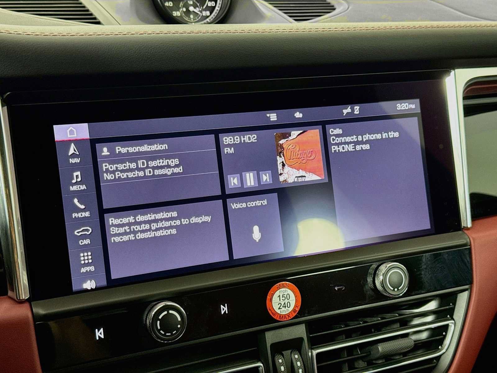 Certified 2025 Porsche Macan AWD/4WD image 17