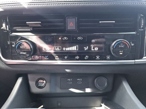 Used 2025 Nissan Rogue SL w/ SL Premium Package AWD/4WD image 13