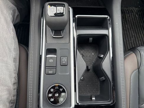 Certified 2025 Nissan Pathfinder Platinum w/ Cargo Package image 18