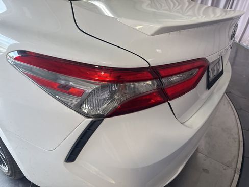 Used 2018 Toyota Camry SE w/ Convenience Package image 13