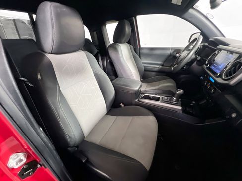Used 2022 Toyota Tacoma TRD Sport image 31