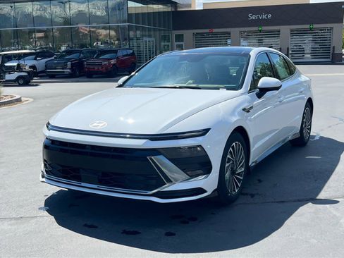 New 2026 Hyundai Sonata Limited FWD image 2