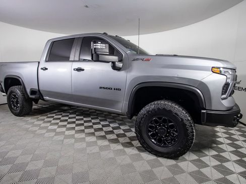 Used 2025 Chevrolet Silverado 2500 ZR2 w/ ZR2 Bison Edition AWD/4WD image 2