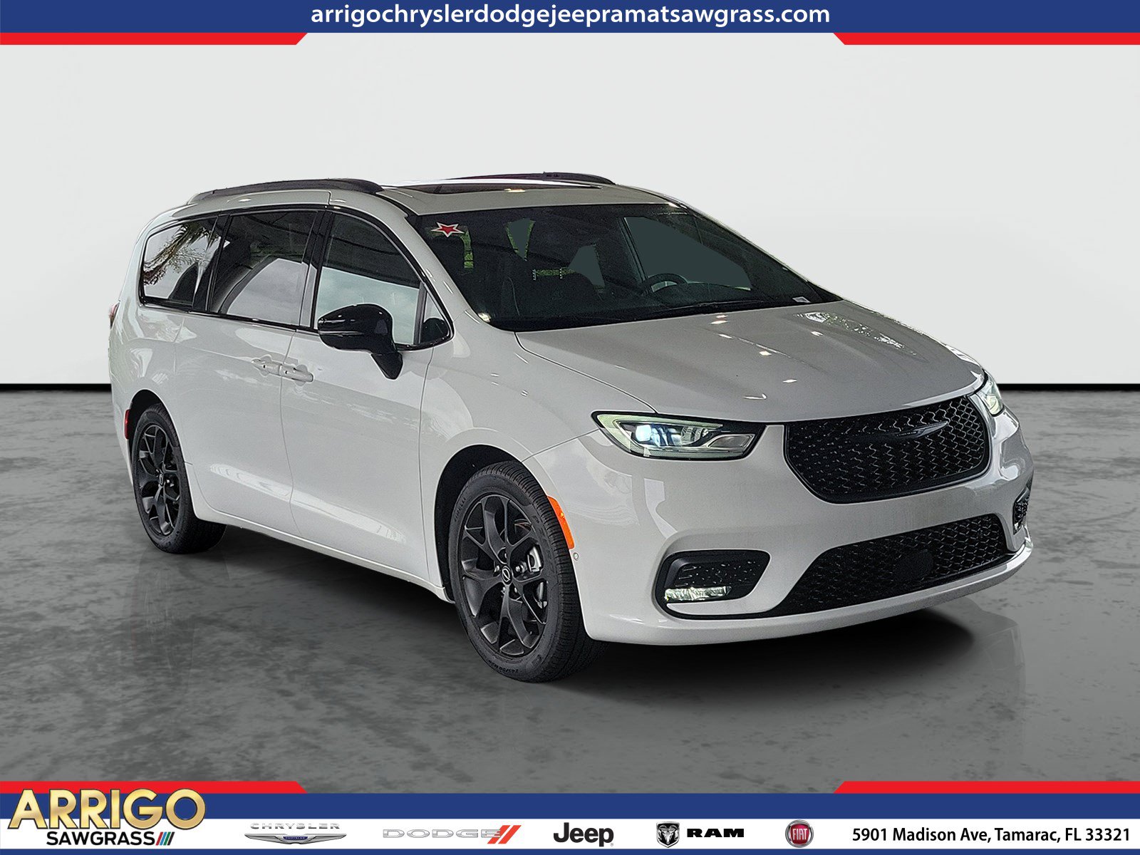 New 2026 Chrysler Pacifica Limited w/ S Appearance Package FWD image 1