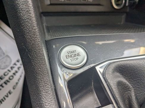 Used 2024 Volkswagen Tiguan SE image 21