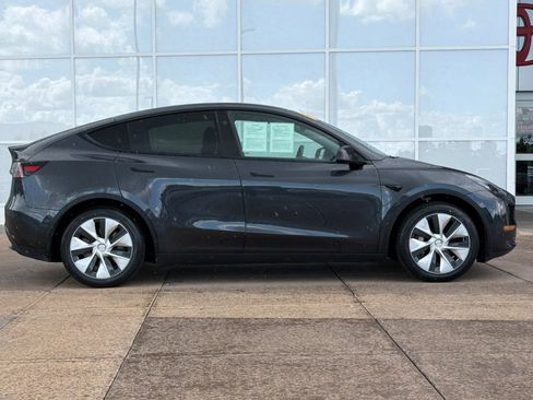 Used 2024 Tesla Model Y Long Range AWD/4WD image 3