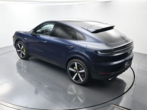 Certified 2025 Porsche Cayenne E-Hybrid Coupe image 35