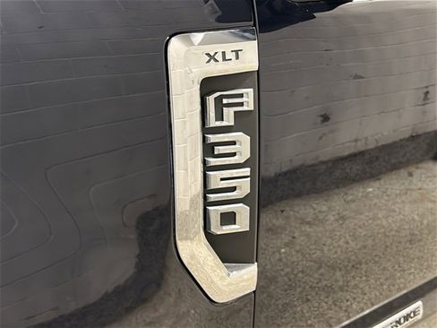 Used 2022 Ford F350 XLT w/ XLT Premium Package image 29