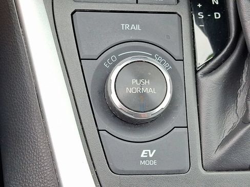 Used 2024 Toyota RAV4 LE AWD/4WD image 23