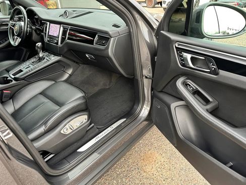 Used 2018 Porsche Macan S w/ Premium Package Plus image 17