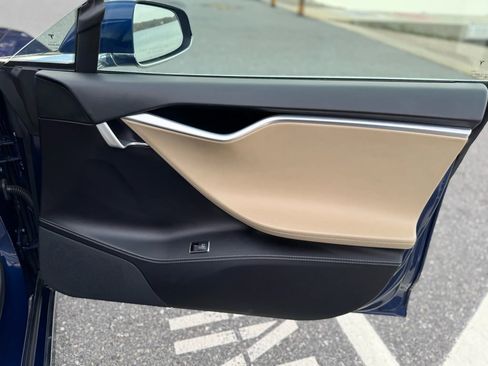 Used 2016 Tesla Model S 90D image 17