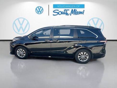 Used 2024 Toyota Sienna XLE FWD image 4