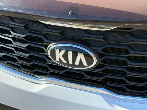 Used 2020 Kia Sorento LX image 12