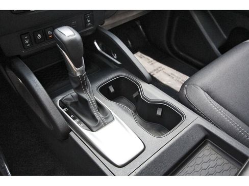 Used 2025 Nissan Frontier SV w/ SV Convenience Package RWD image 30
