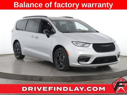 Used 2024 Chrysler Pacifica Premium
