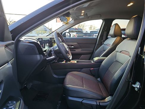 Certified 2025 Nissan Kicks SR image 14