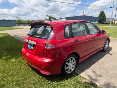 Used 2006 Kia Spectra5 FWD image 5