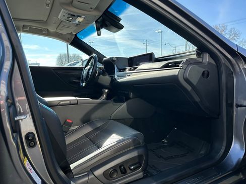 Used 2019 Lexus ES 300h w/ Luxury Package image 34