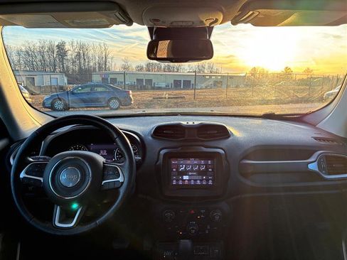 Used 2021 Jeep Renegade Latitude image 9