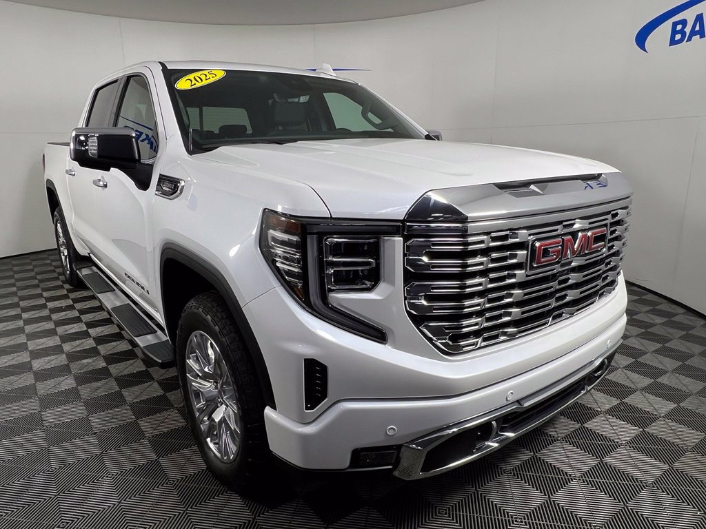 Used 2025 GMC Sierra 1500 Denali w/ Technology Package AWD/4WD image 8