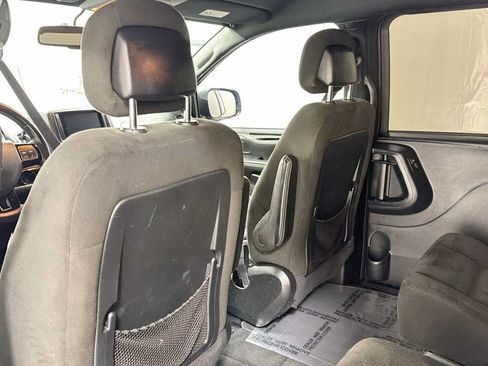 Used 2017 Dodge Grand Caravan SE FWD image 24