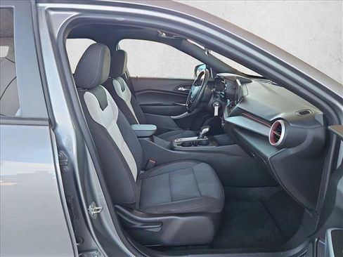 Used 2024 Chevrolet Trax RS w/ Sunroof Package FWD image 21