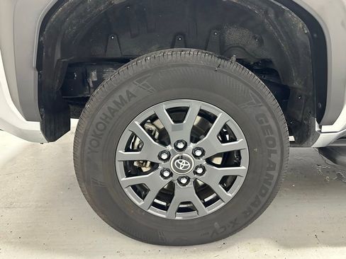 Used 2025 Toyota 4Runner SR5 AWD/4WD image 65
