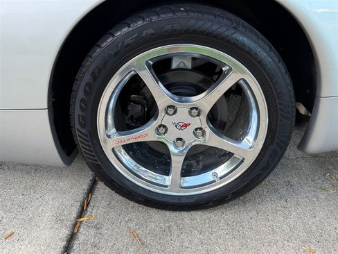 Used 2004 Chevrolet Corvette Coupe w/ Preferred Equipment Group image 25