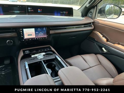 New 2026 Lincoln Navigator Reserve AWD/4WD image 24