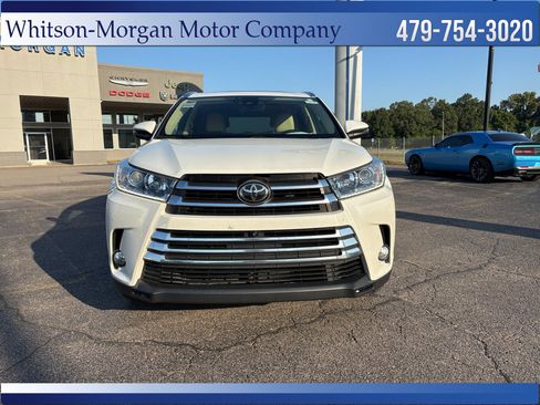 Used 2017 Toyota Highlander Limited Platinum FWD image 2