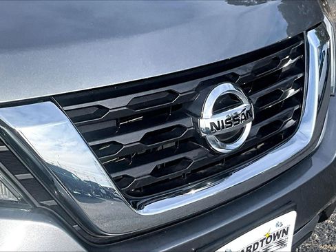 Used 2020 Nissan Pathfinder S image 29