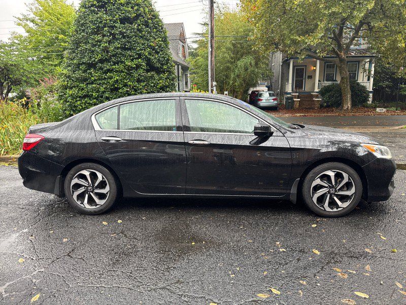 Used 2017 Honda Accord EX-L image 6