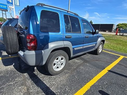 Used 2006 Jeep Liberty Sport AWD/4WD image 3