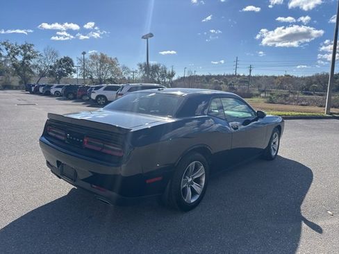 Used 2019 Dodge Challenger SXT image 5