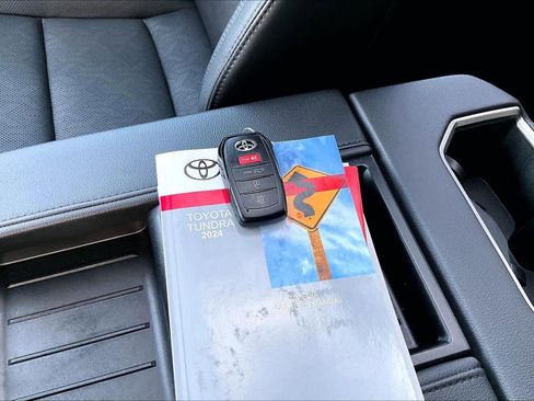 Used 2024 Toyota Tundra Limited image 15
