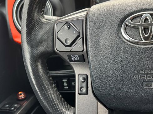 Used 2018 Toyota Tacoma TRD Off-Road image 15